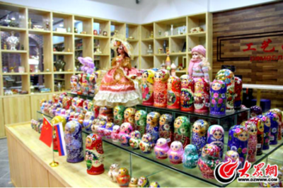 臨沂進(jìn)口商品城助力2018第八屆中國·沂河放魚公益活動 日用百貨銷售匯聚愛心